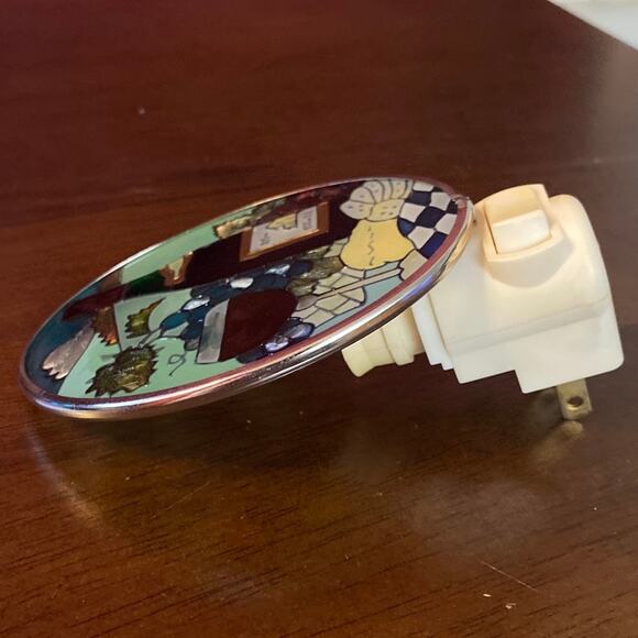 Joan Baker Designs Hand Painted Wine & Cheese Stained Glass Nightlight Grapes - Picture 4 of 11